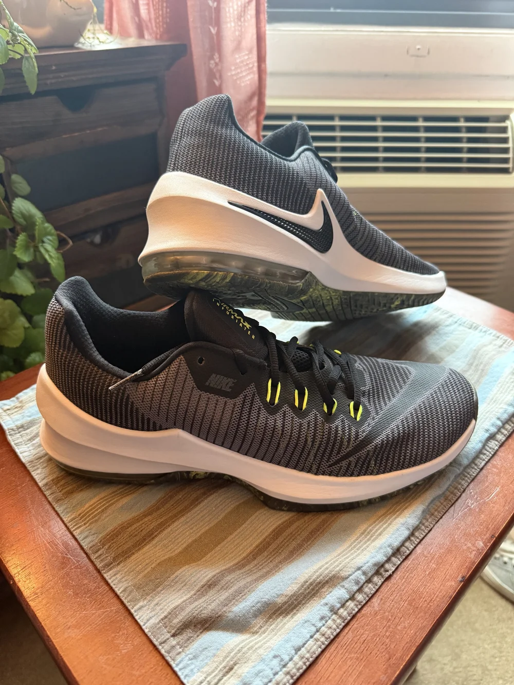 Nike Air Infuriate ll Men’s Gray Running Shoes with Neon Yellow Accents 10.5